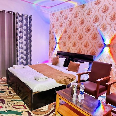 Roseline Inn Сринагар Экстерьер фото