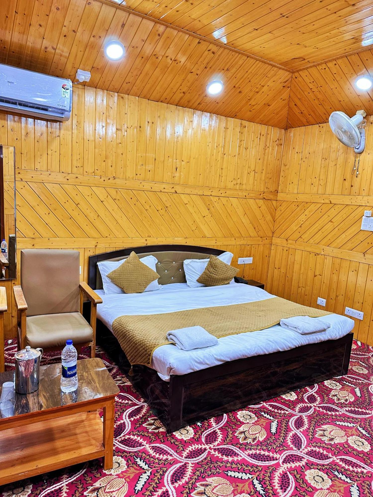 Roseline Inn Сринагар Экстерьер фото